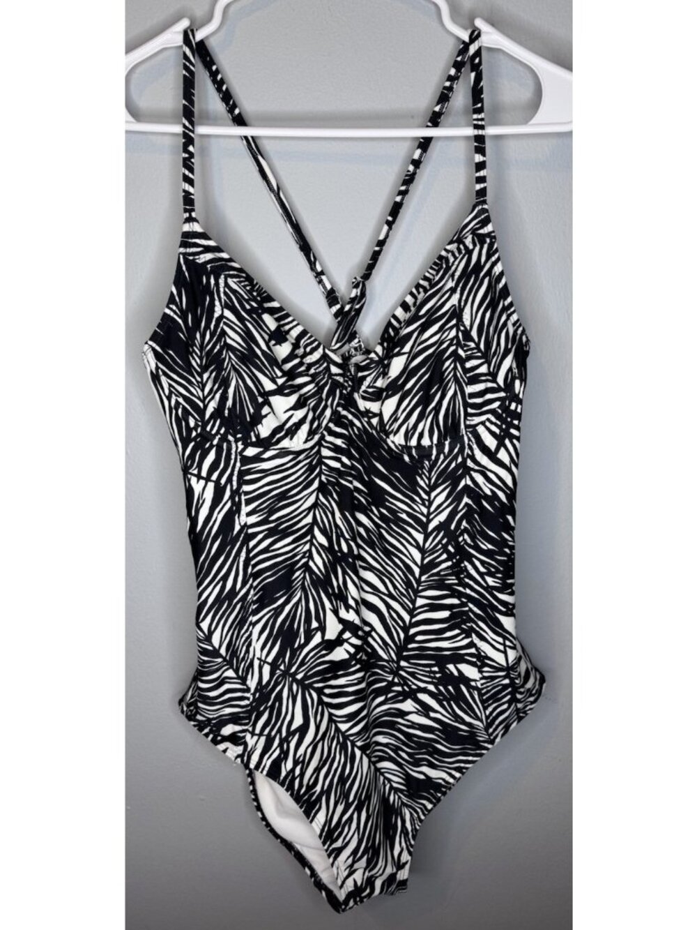 Athleta One Piece Swimsuit 38 B/C Black White Palm Print Tropical Floral